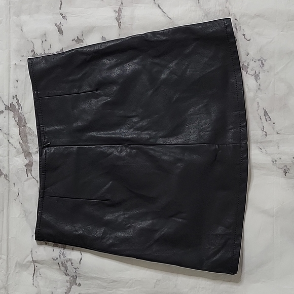 3/$20 Black Faux Leather Skort NWOT ZB - Picture 2 of 5